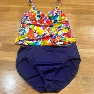 Slimshaper womens abstract floral 2 piece swim suit size 18 .